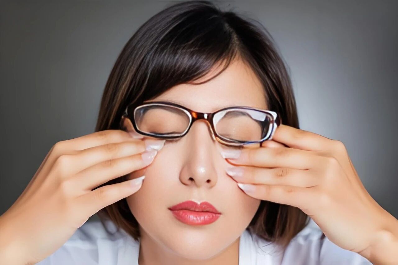 如果患上干眼症，秋季尽量少做这3件事，以防加重